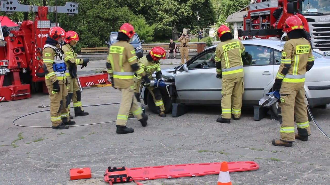Pokaz ratownictwa technicznego w wykonaniu JRG Dąbrowa Górnicza