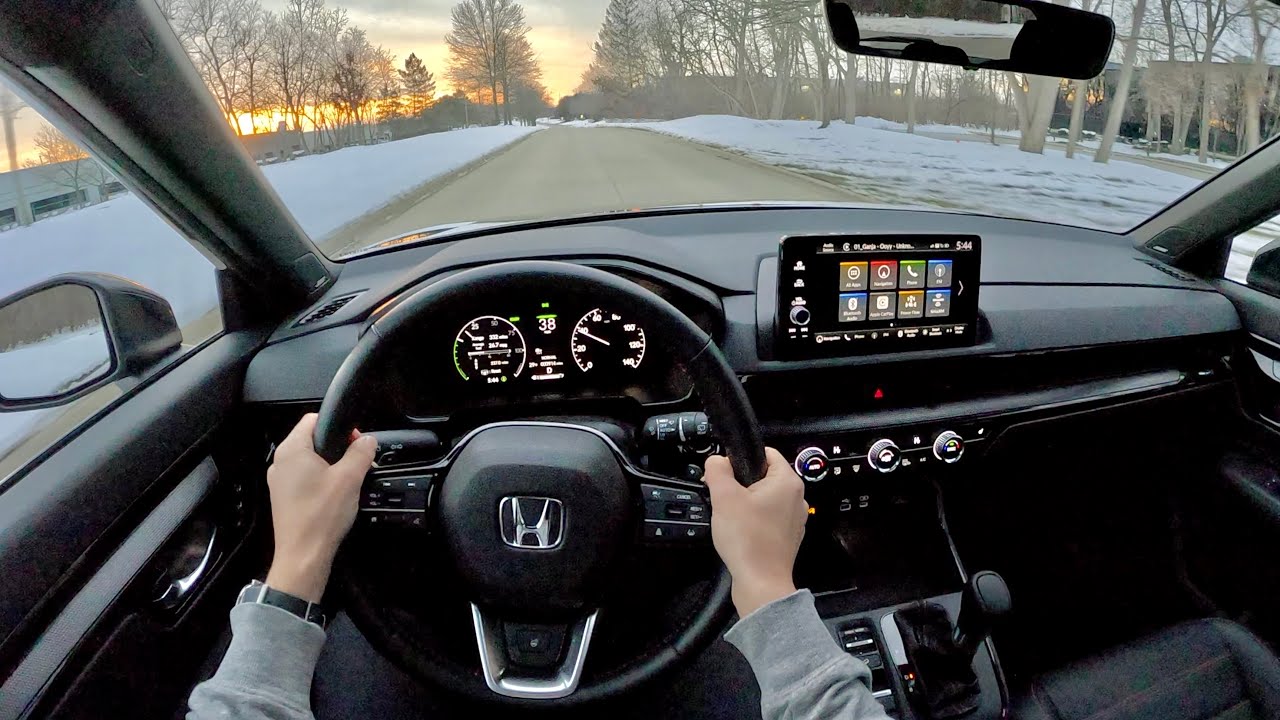 Honda CR-V Sport Touring 2023 года &mdash; обзор от первого лица