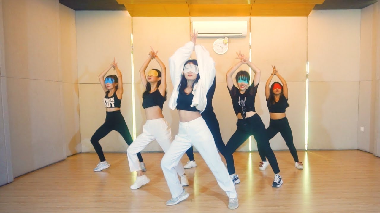 GFRIEND (여자친구) 'MAGO' Dance Cover Practice by AURALIZE. (Eye Mask Blindfold & 2X ver.)