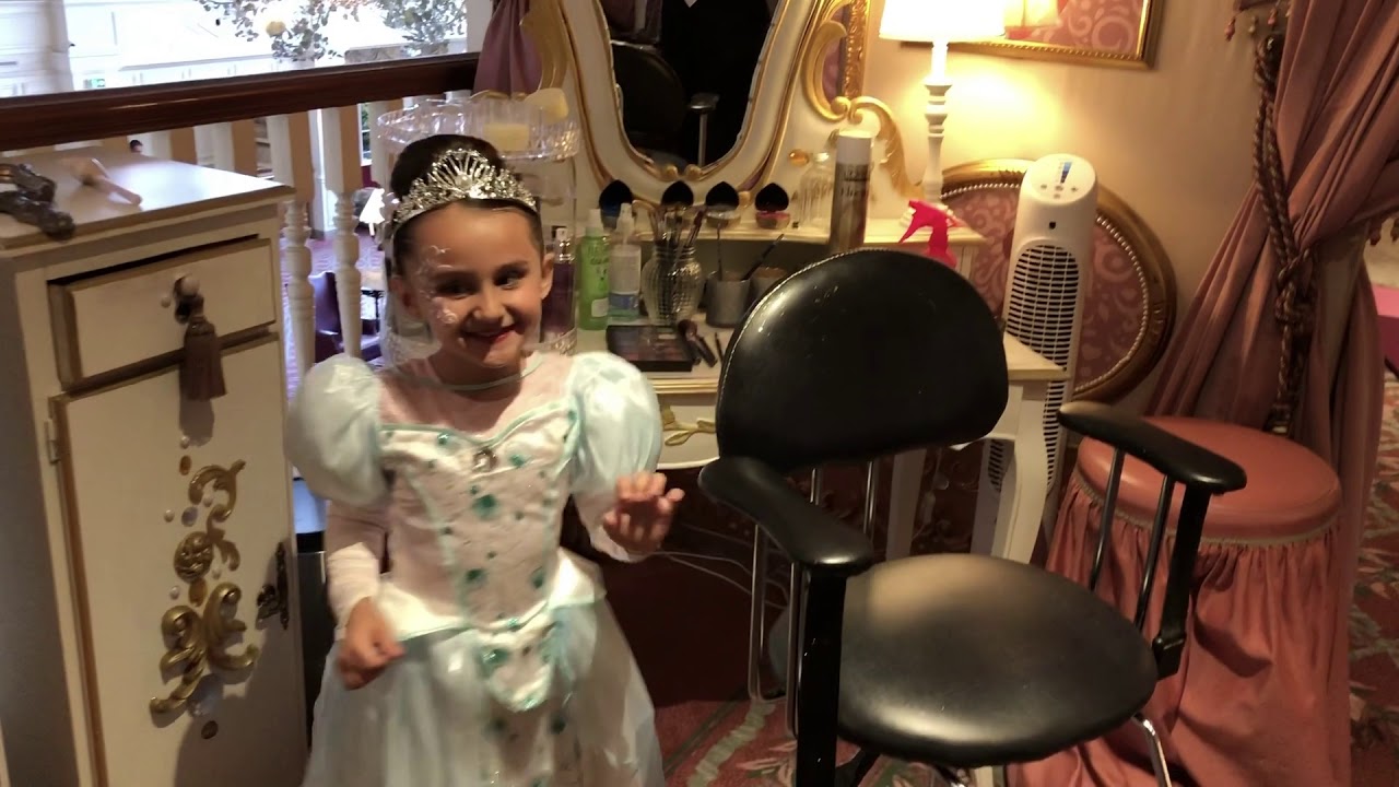 Princess for a Day at Disneyland Paris. Bibbidi Bobbidi Boutique Disneyland in Paris