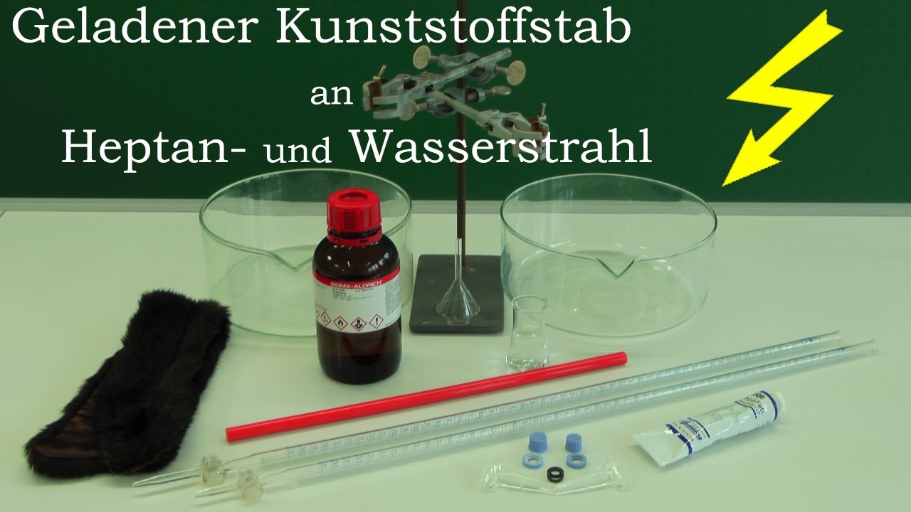 Geladener Kunststoffstab an Heptan- und Wasserstrahl