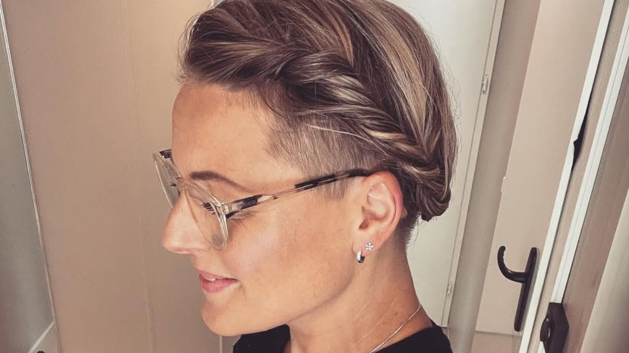 Arlette Lemmers 💖 Elegant Mother of Five | Mature Model & Digital Creator Inspiring Confidence