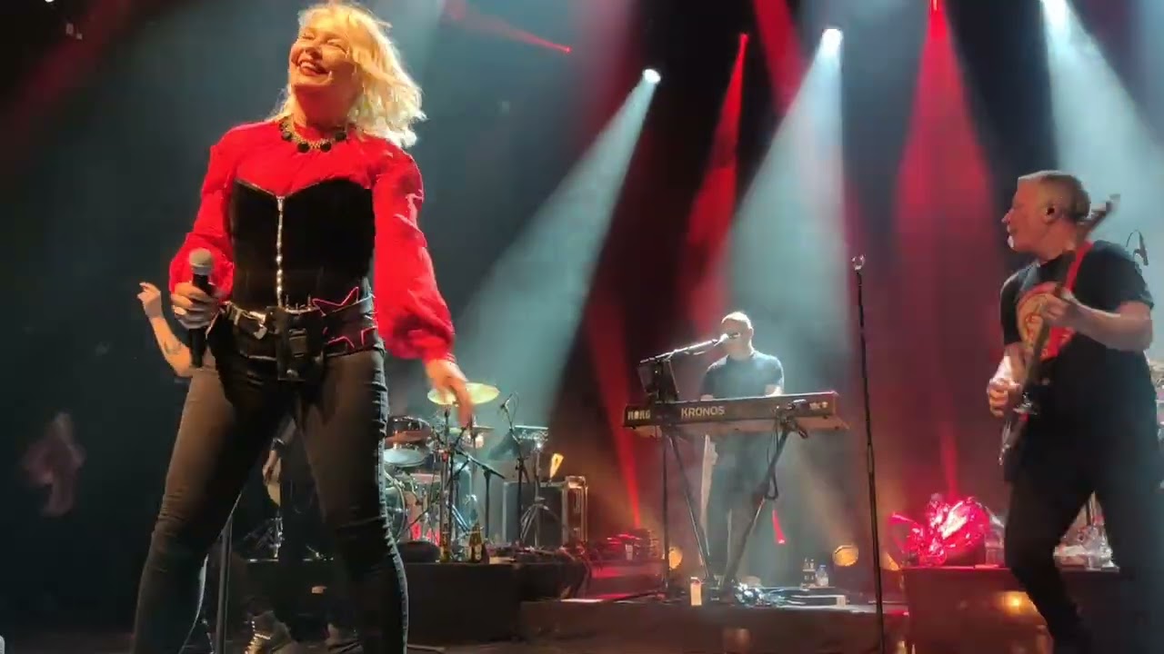 KIM WILDE - You Keep Me Hangin'On GREATEST HITS TOUR 2022. Live Paris (25/04/2022)