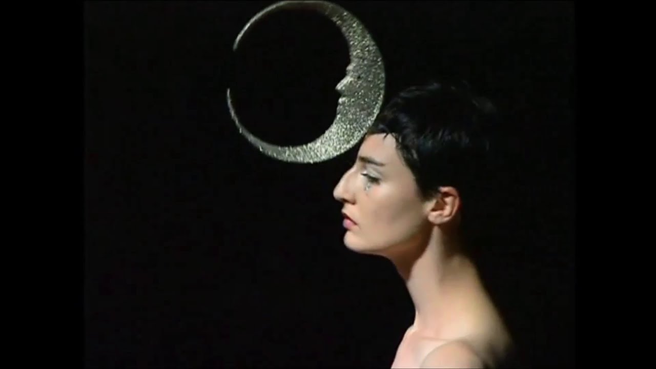 Erin O'Connor - Big Runway Throwback