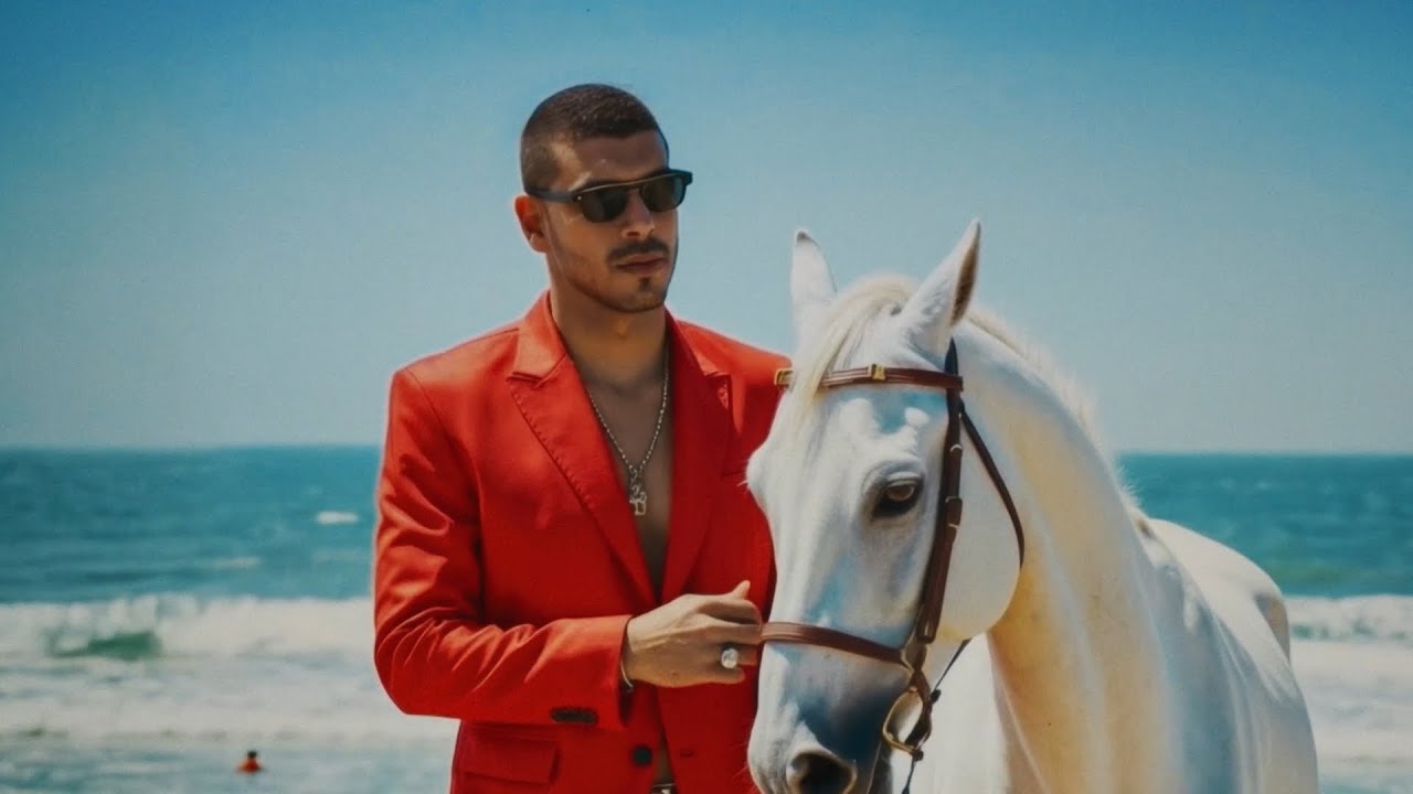 Manuel Medrano - Mariposas En El Pecho (Video Oficial)