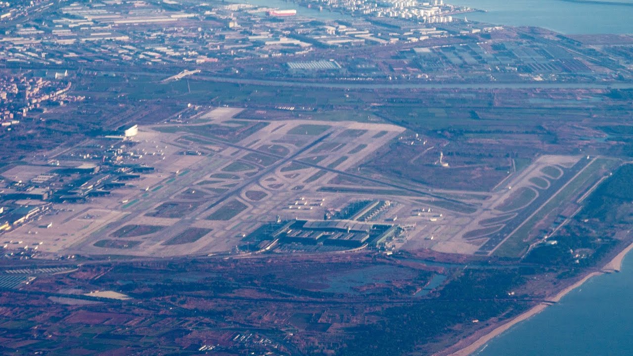 Norwegian Boeing 737 complete departure from Barcelona Airport