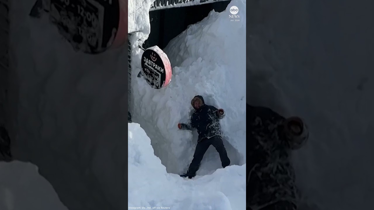 Record snowfall buries Russian town