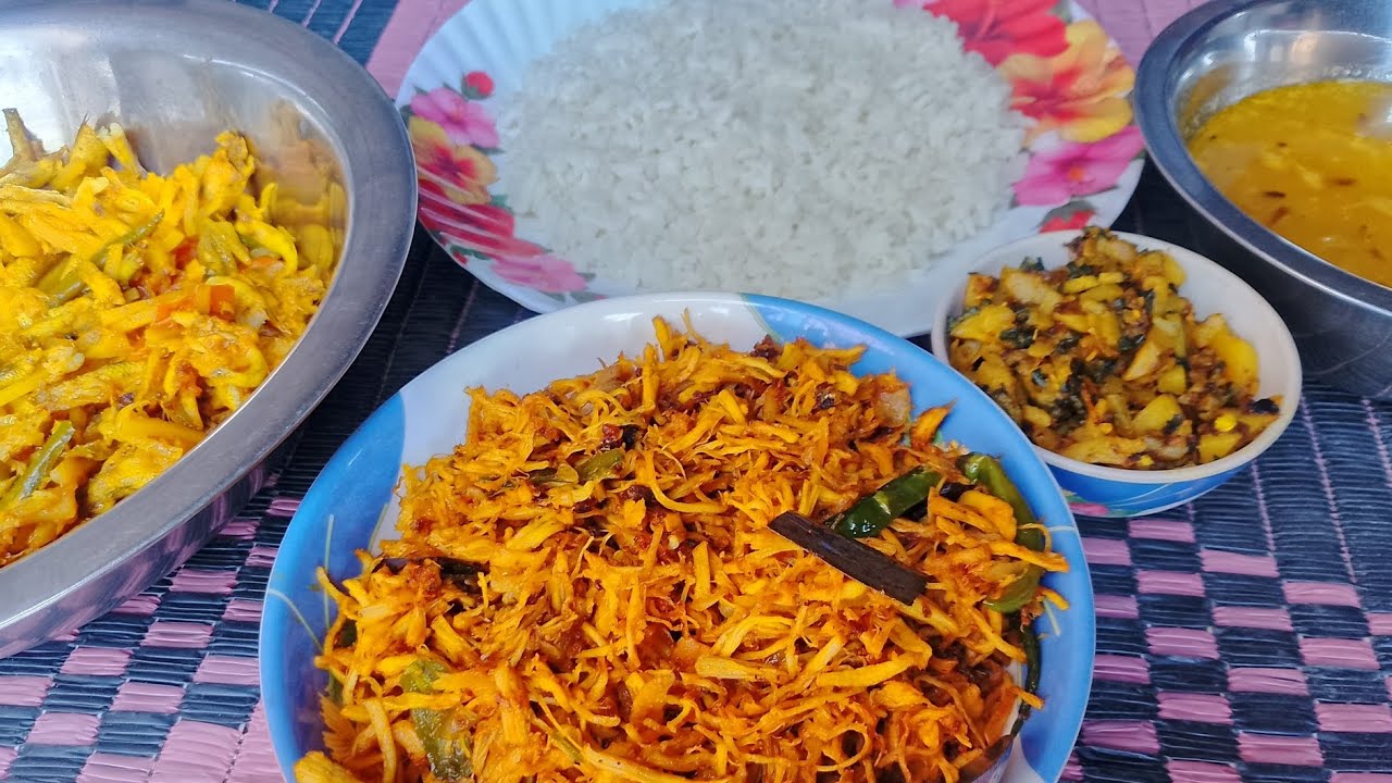 মুরগীর মাংসের ঝুরা ও বাইলা মাছের চরচরি🤤🤤