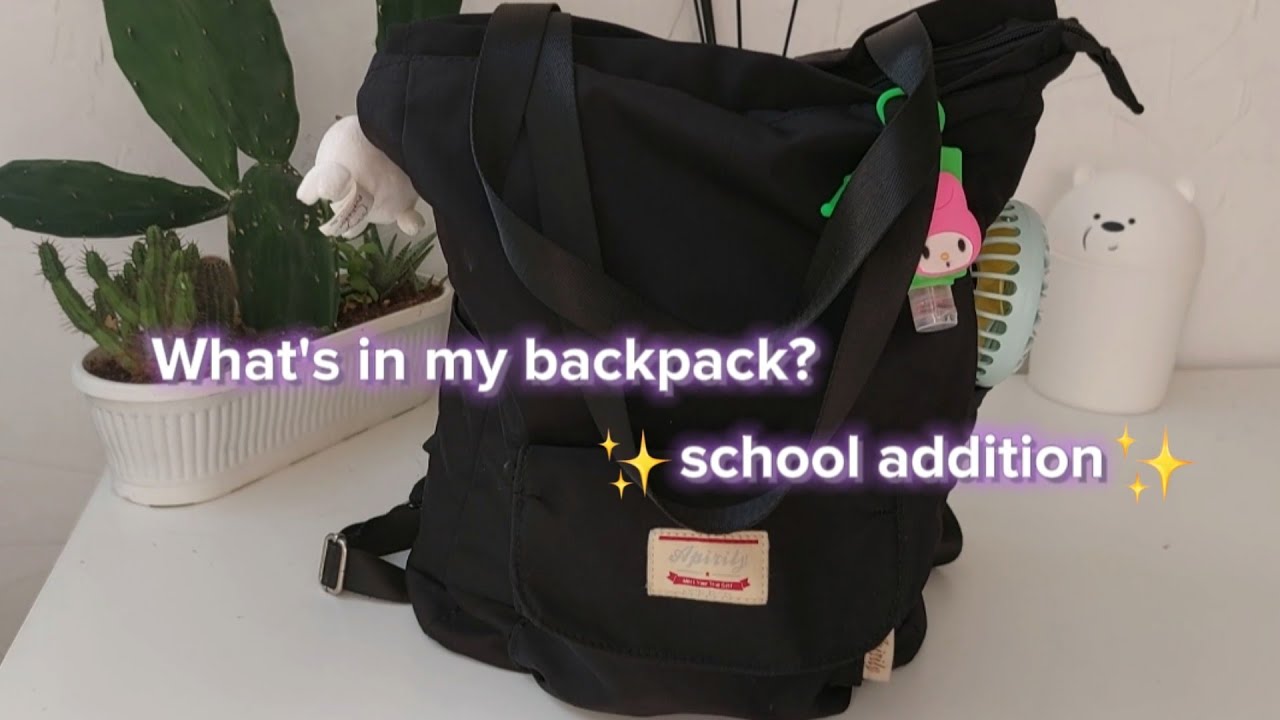 What's inside my school bag? 🌸| daily essentials ✨️// 2022 🧸