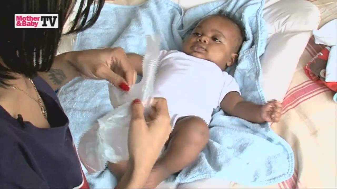 How to change your newborn baby's nappy