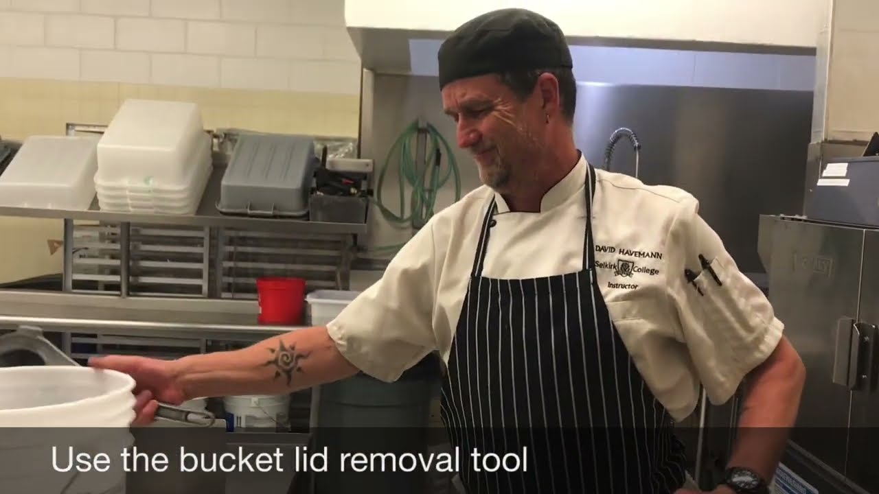 Removing lids from plastic buckets