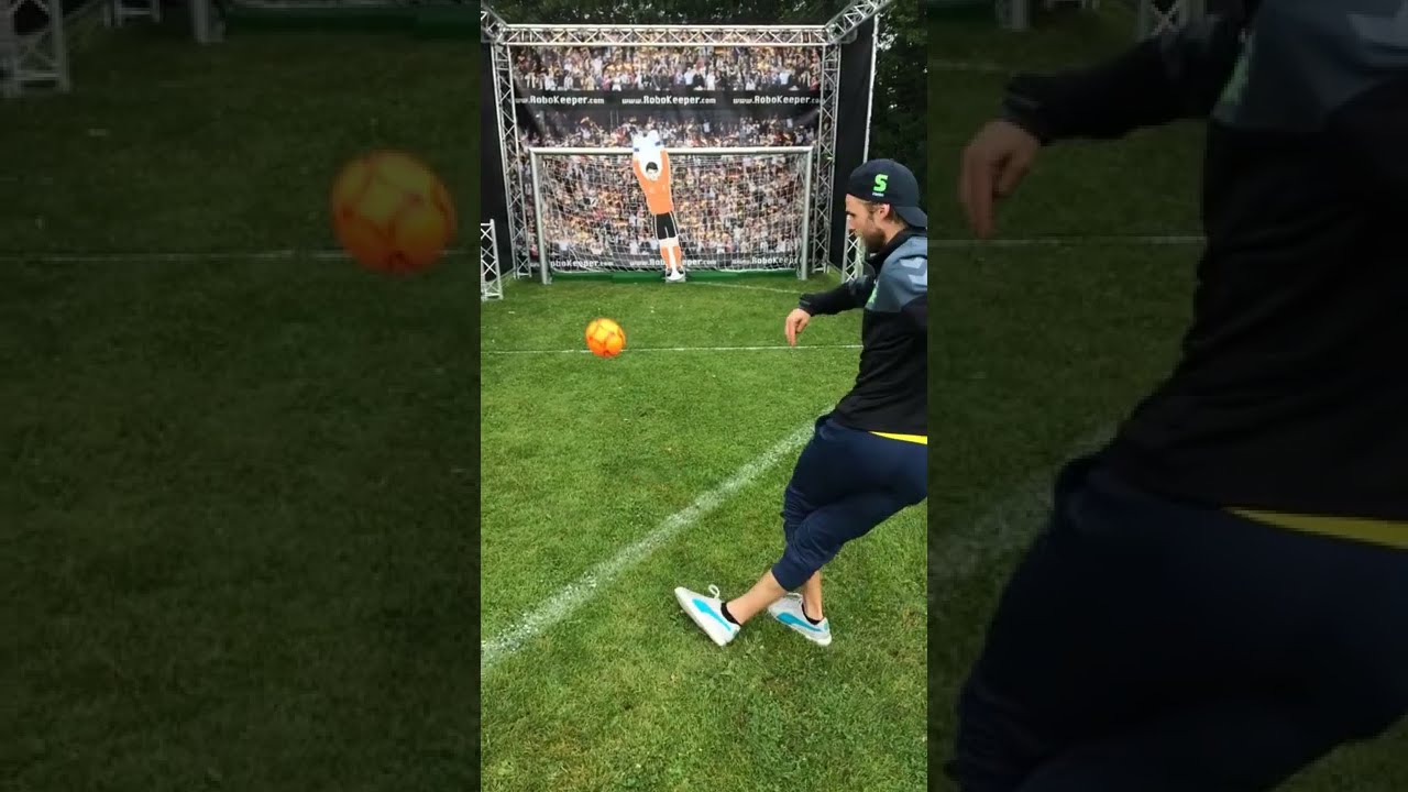 BRIZZE SCORER P&Aring; ROBOTM&Aring;LMAND MED EN RABONA! (SKUD BAGOM ST&Oslash;TTEBENET) 🤖 #Shorts