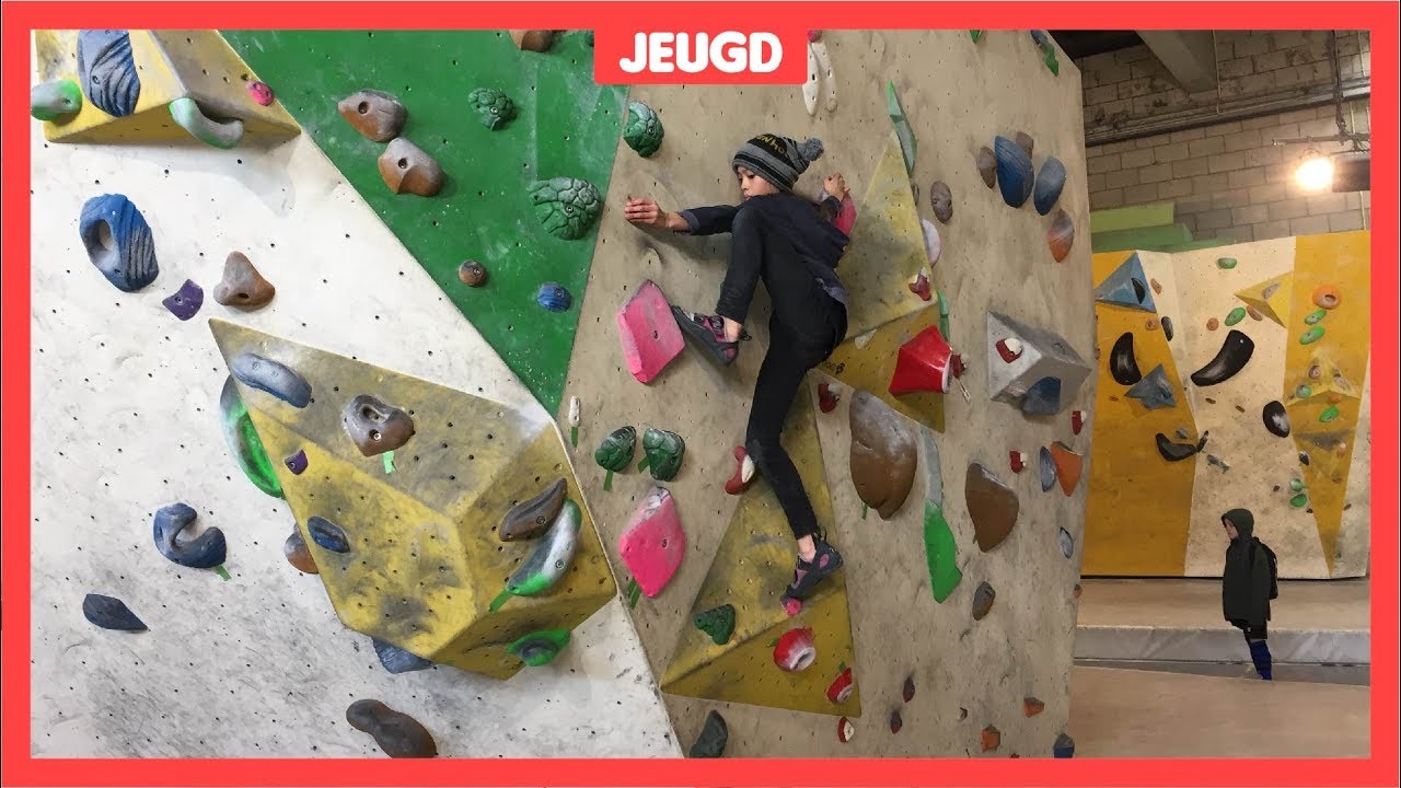 Drukte in de klimhal: boulderen steeds populairder