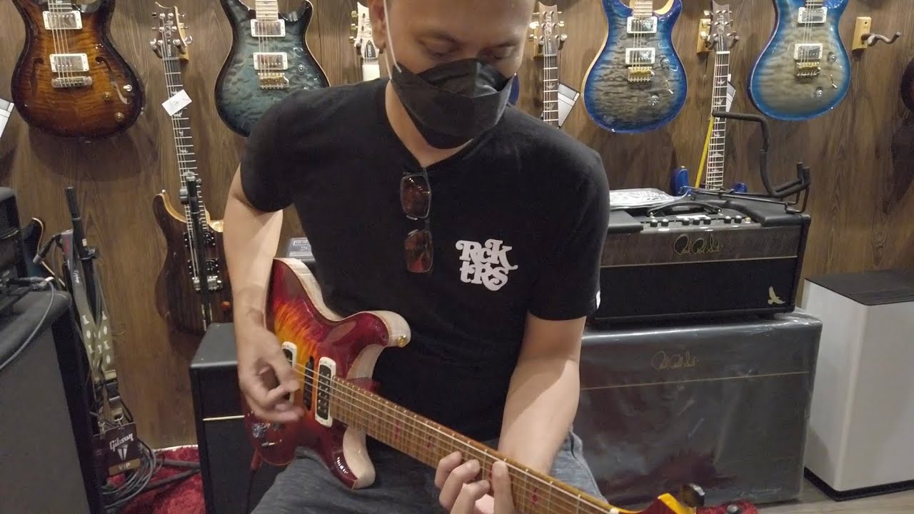 BERKUNJUNG KE HIEND GUITAR