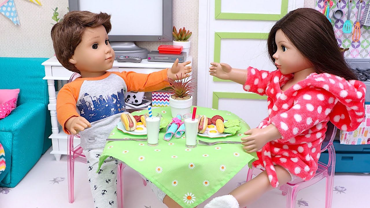 Baby Dolls family cook healthy breakfast! Play Toys collection of routine stories