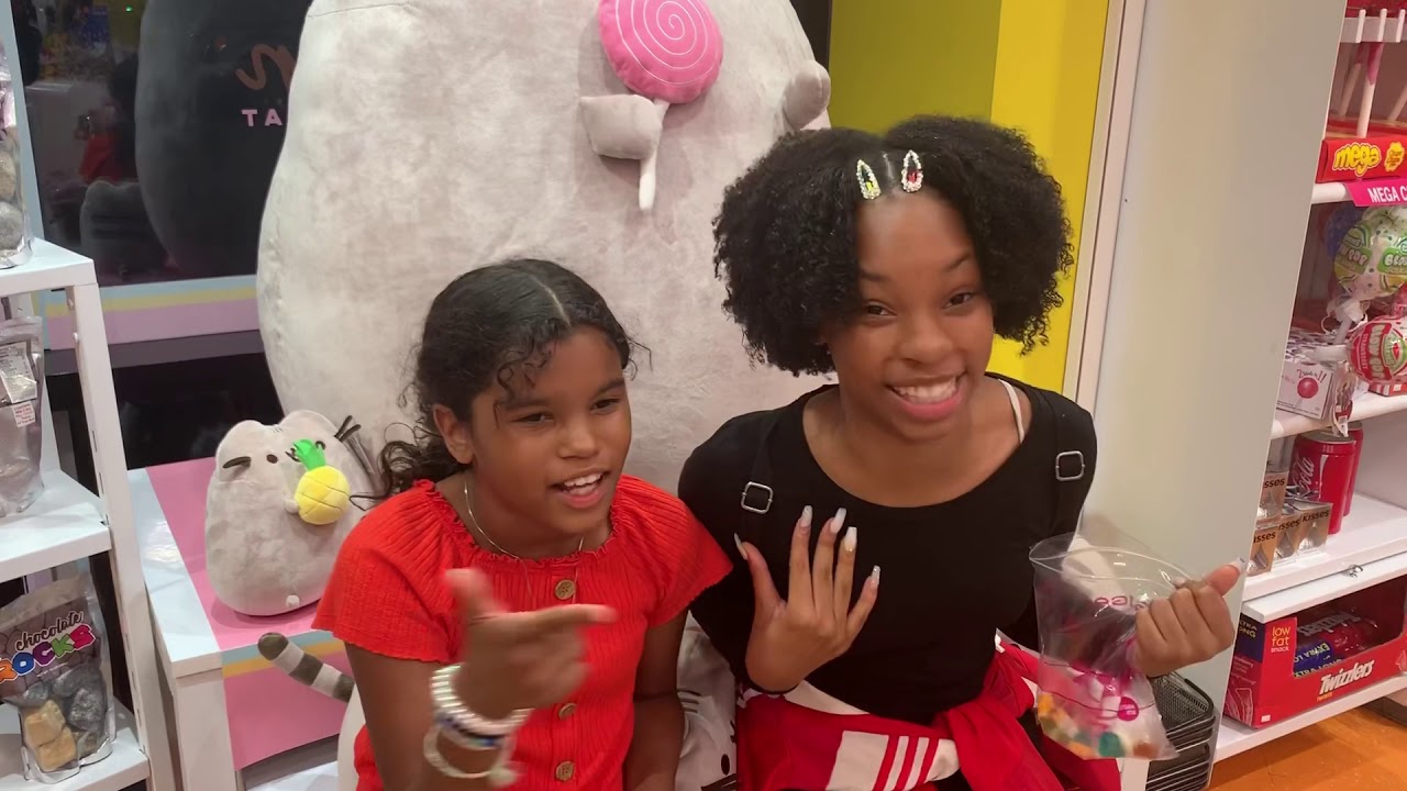 Trying CRAZY gummy bear flavors🤣🤢 w/ my Little sister💜