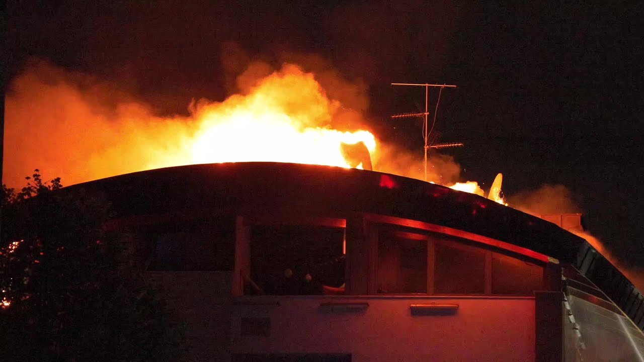 LIVE Milano, incendio in un palazzo in via Luxemburg: diretta video