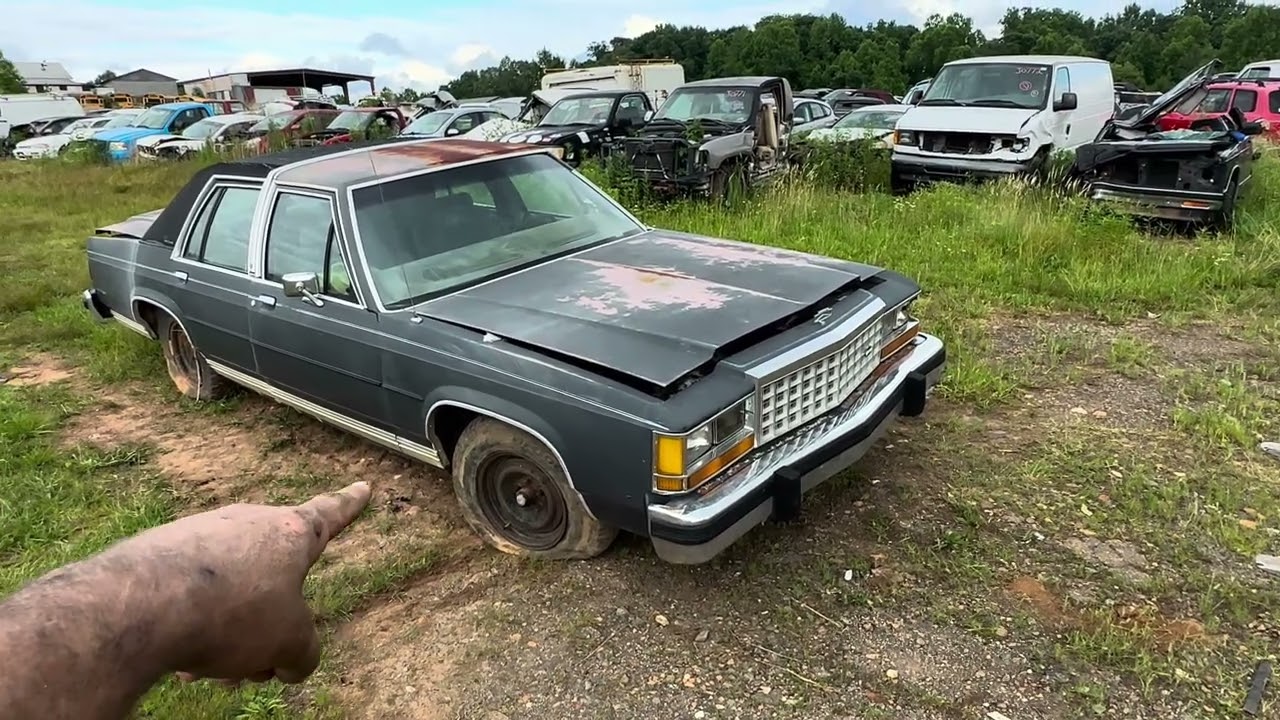 1986 Ford Crown Vic LTD sold for scrap