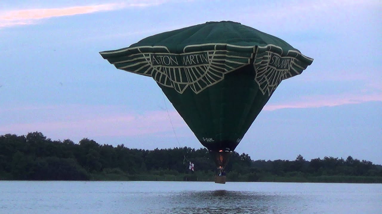 Splash and dash Aston Martin Special Shape (Friese Ballonfeesten 2015)