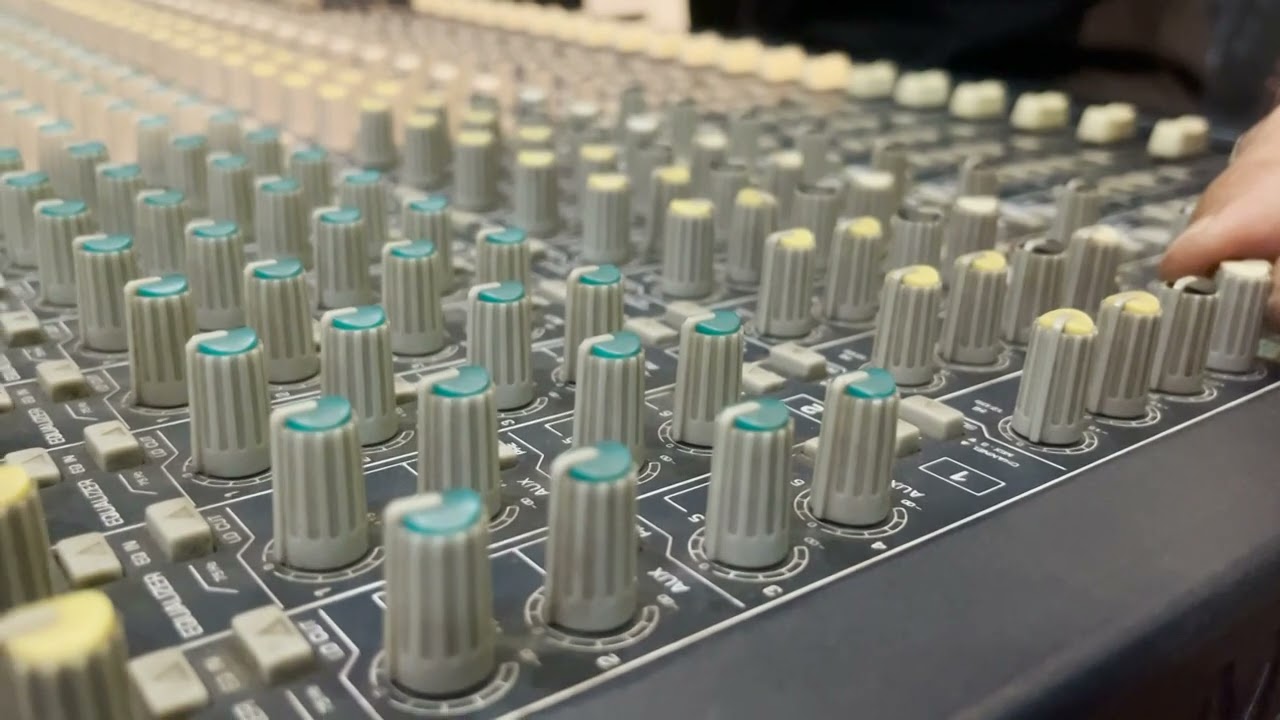 Review Mixer EuroDesk MX 9000 Behringer, 48/24 Channel Dual input