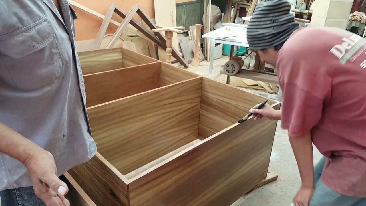 Madera de Parota mueble para despensa ensamblado y barnizado Parte 2