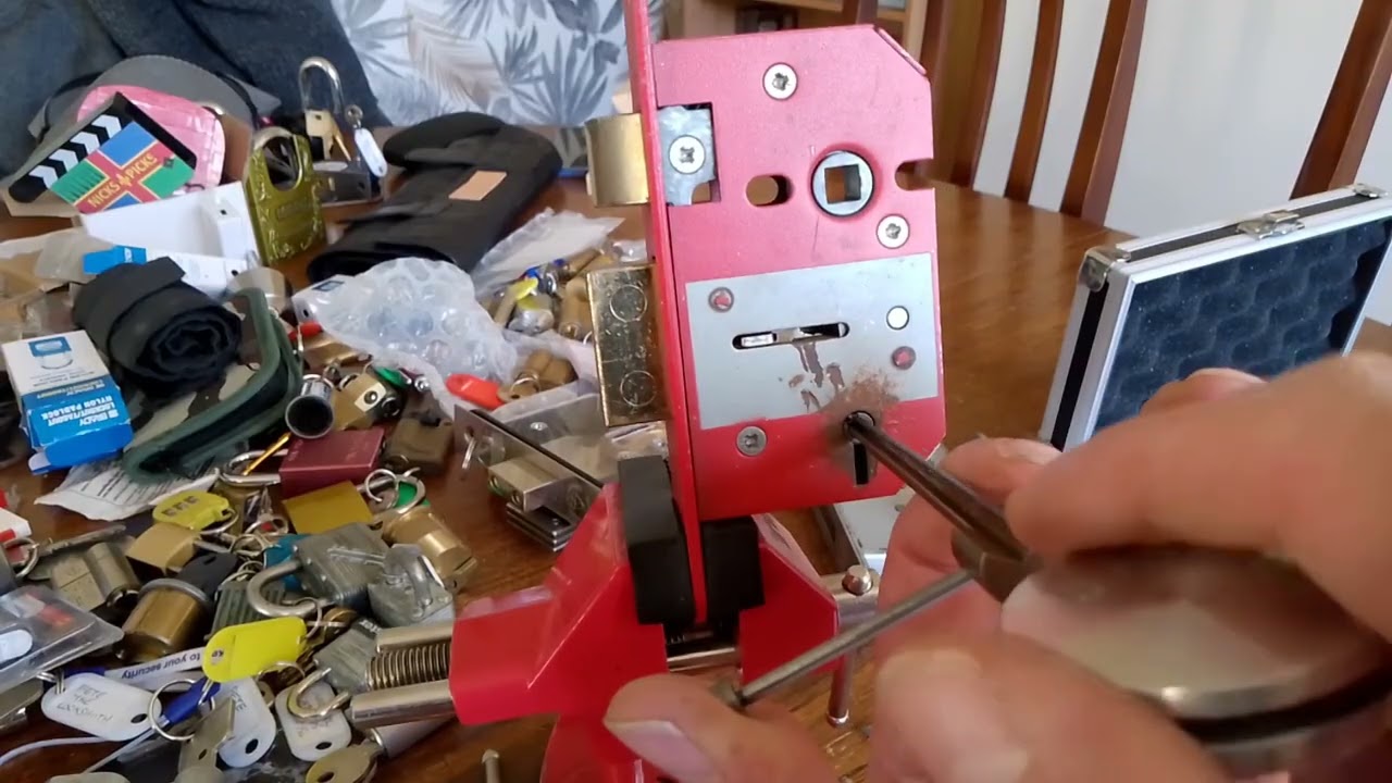 (153) How to pick a mortice lever lock (with curtain/pipe) 5 levers picked in training session