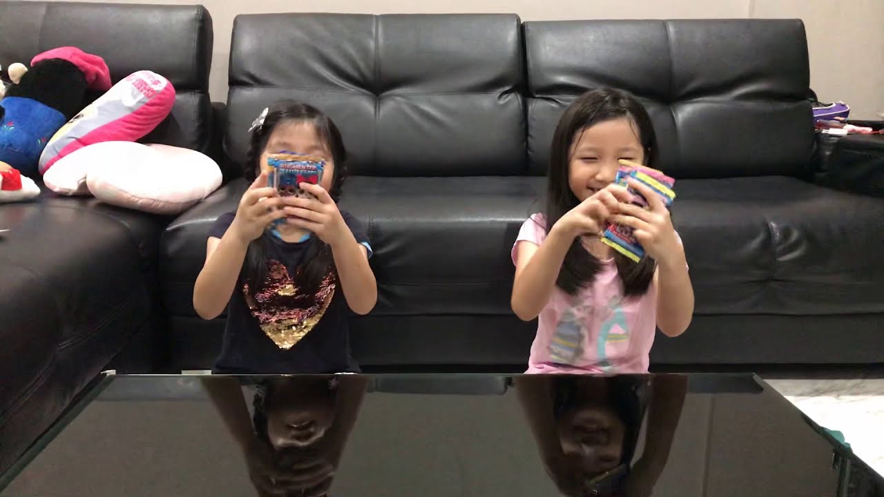 Lol cards playing rock paper scissor