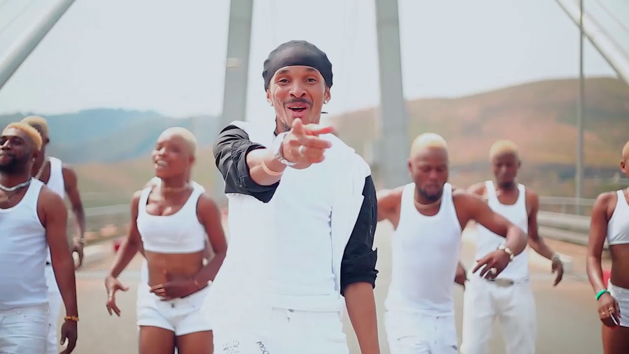 Robinio Mundibu - Tika Kooo (Official Video)