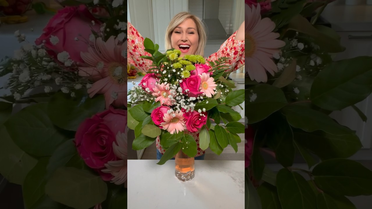 Wine Bottle Bouquet #giftideas #floral #diy #hack