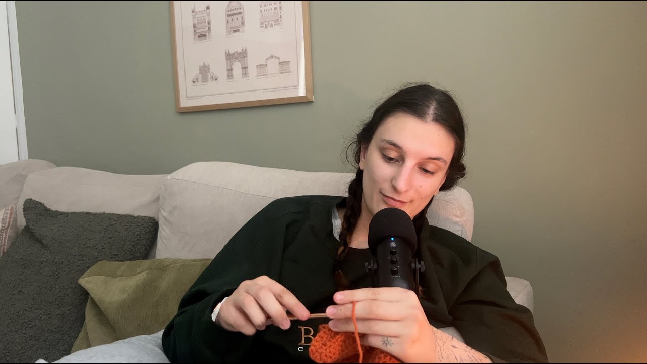 ASMR | Cozy crocheting & whispers 🧶