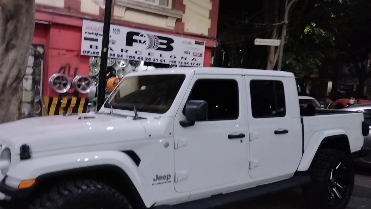 Jeep rines 22 con llantas cooper