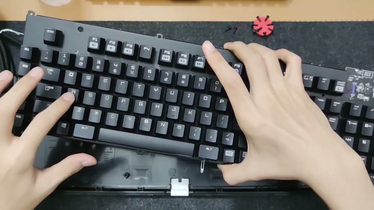 How to easily disassemble Razer Blackwidow step by step(full sized)