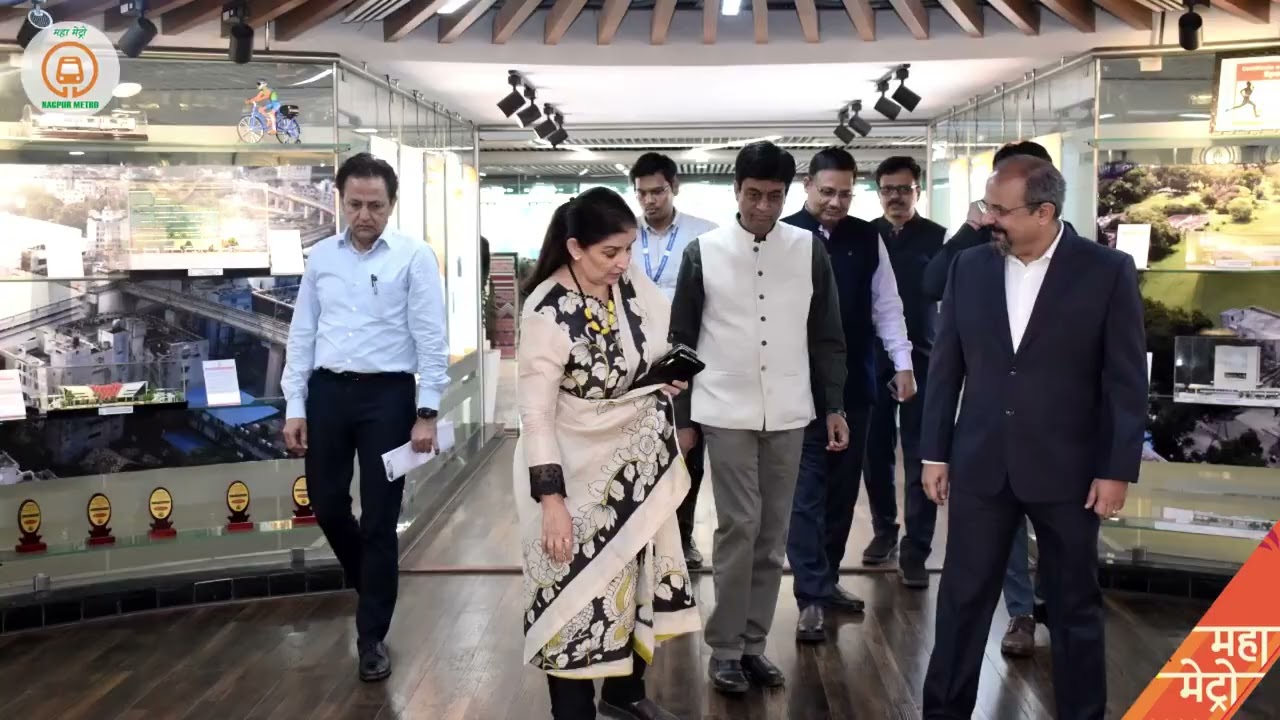 Chief Secretary Sujata Sonik reviews Maha Metro Rail project at Metro Bhavan