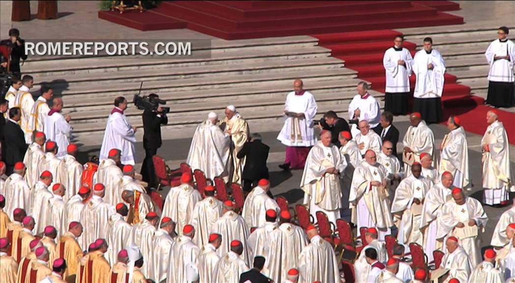Pope Emeritus Benedict XVI arrives at the Beatification of Pope Paul VI
