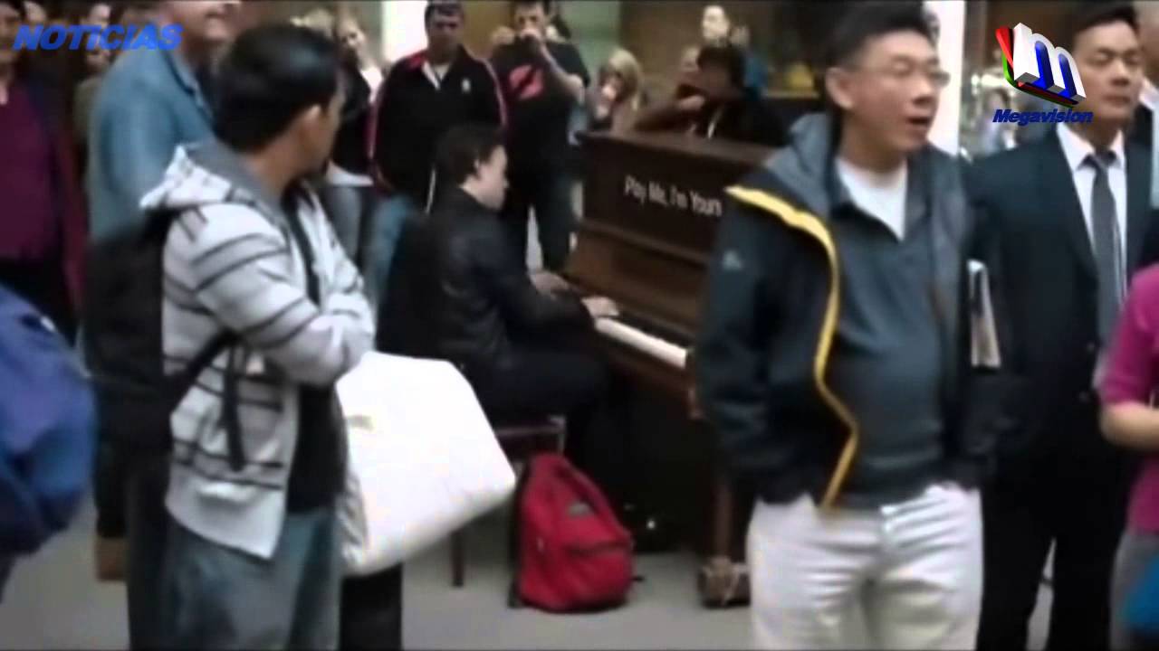¿Qué Pasa Cuando Un Pianista Profesional Prueba Un Piano Público?