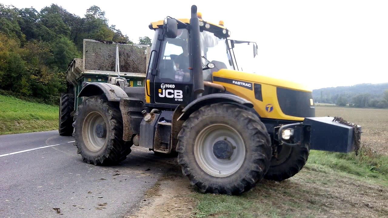Massery Ferguson 2&times; a JCB fastrak 2&times;