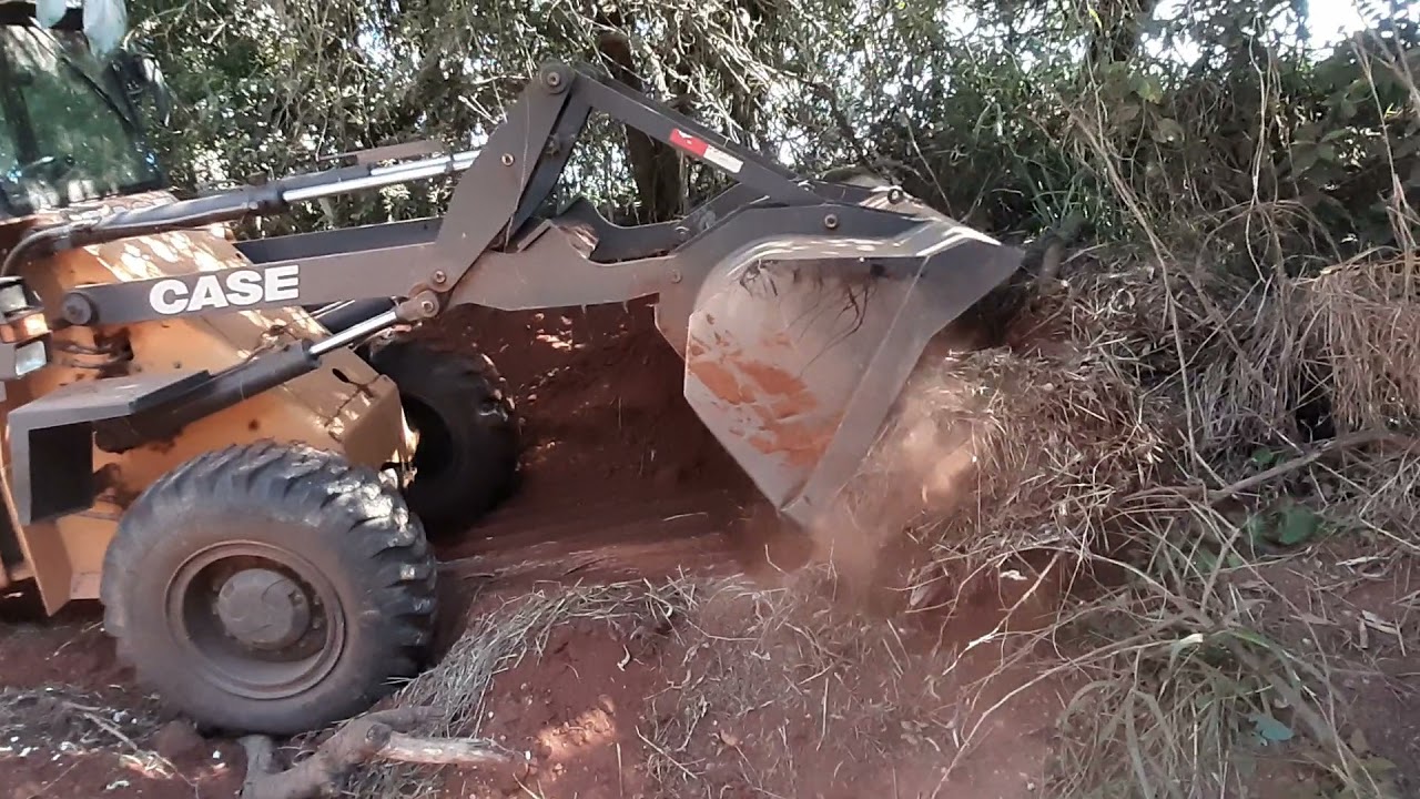 Pá carregadeira CASE W20F alargando estrada #Op. Chéfi Dinho