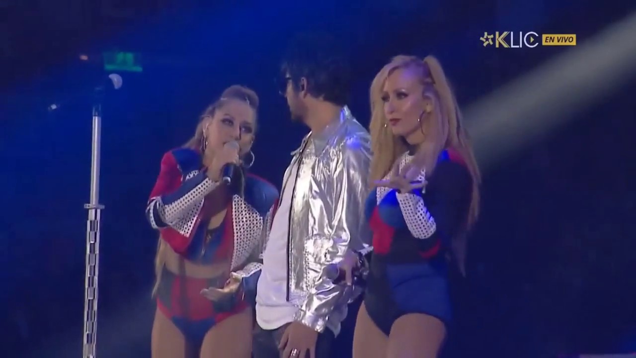 Beto Cuevas - Vuelvo (Ft. Caló) [En Vivo] 90s Pop Tour Vol. 2