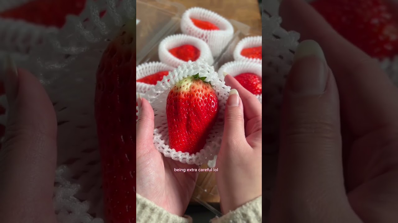 Trying King Size Strawberries 🍓