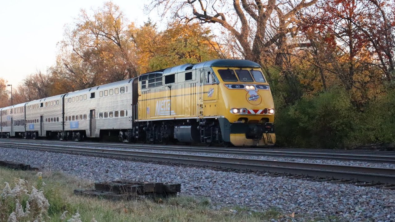 Metra 90 Chicago Northwestern Unit leading a train at Edison Park Metra Station 