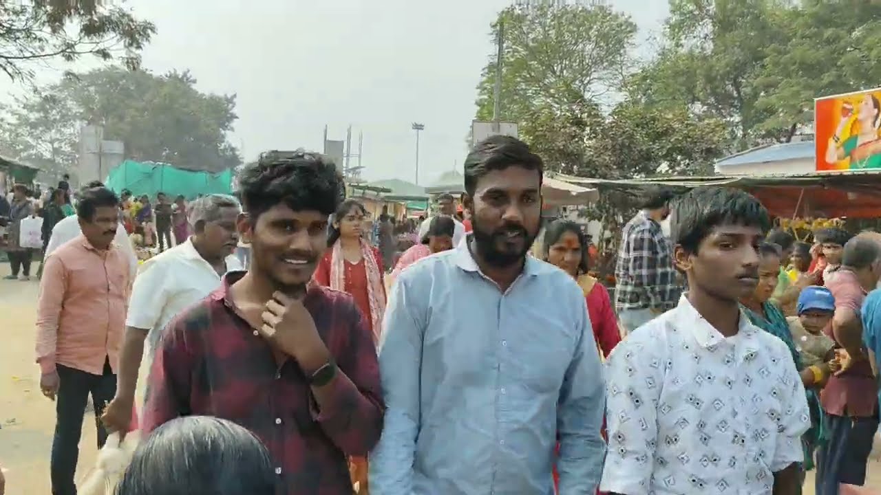 మేడారం మహా జాతర వనదేవతలకు మొక్కులు