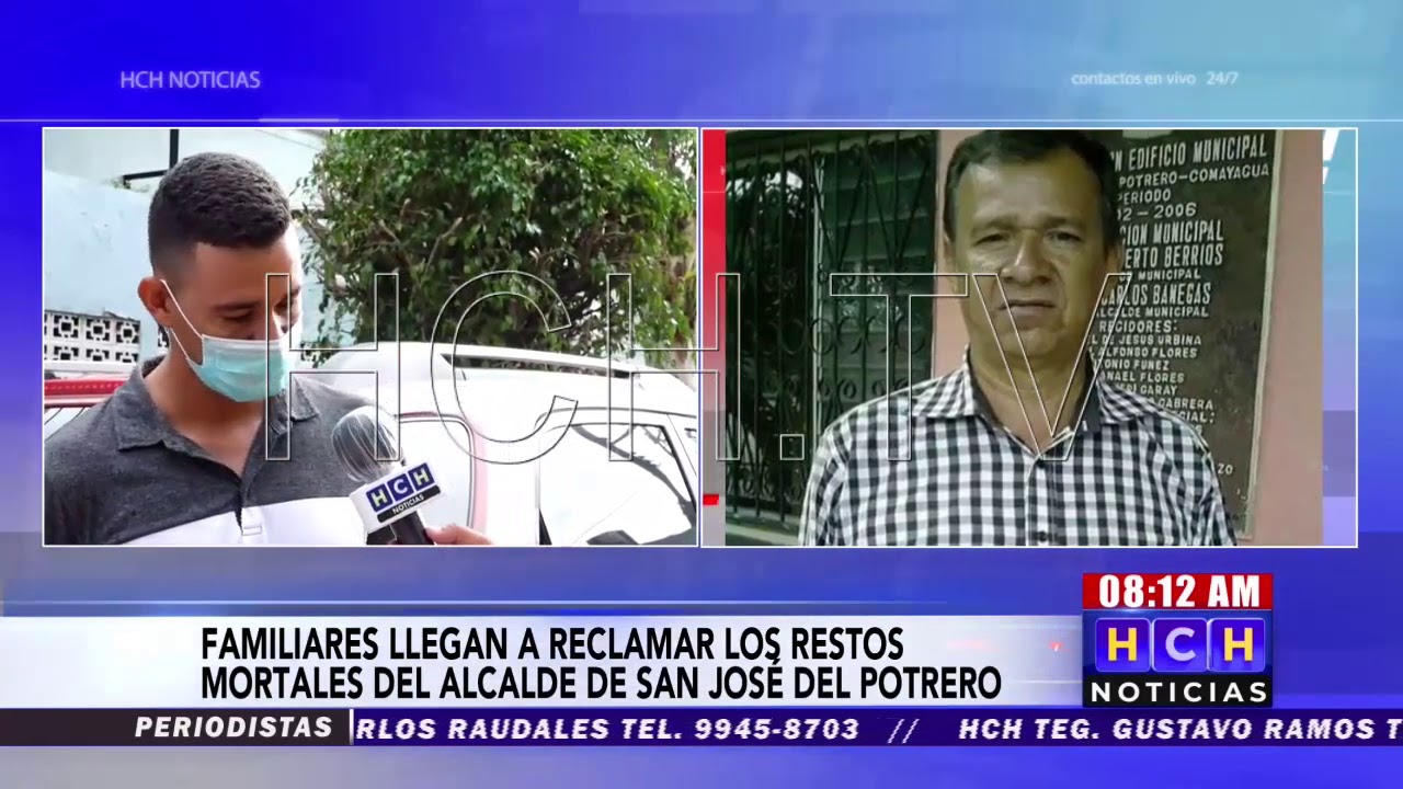 Familiares a la espera de los restos mortales del alcalde de San José del Potrero, Julio Berríos