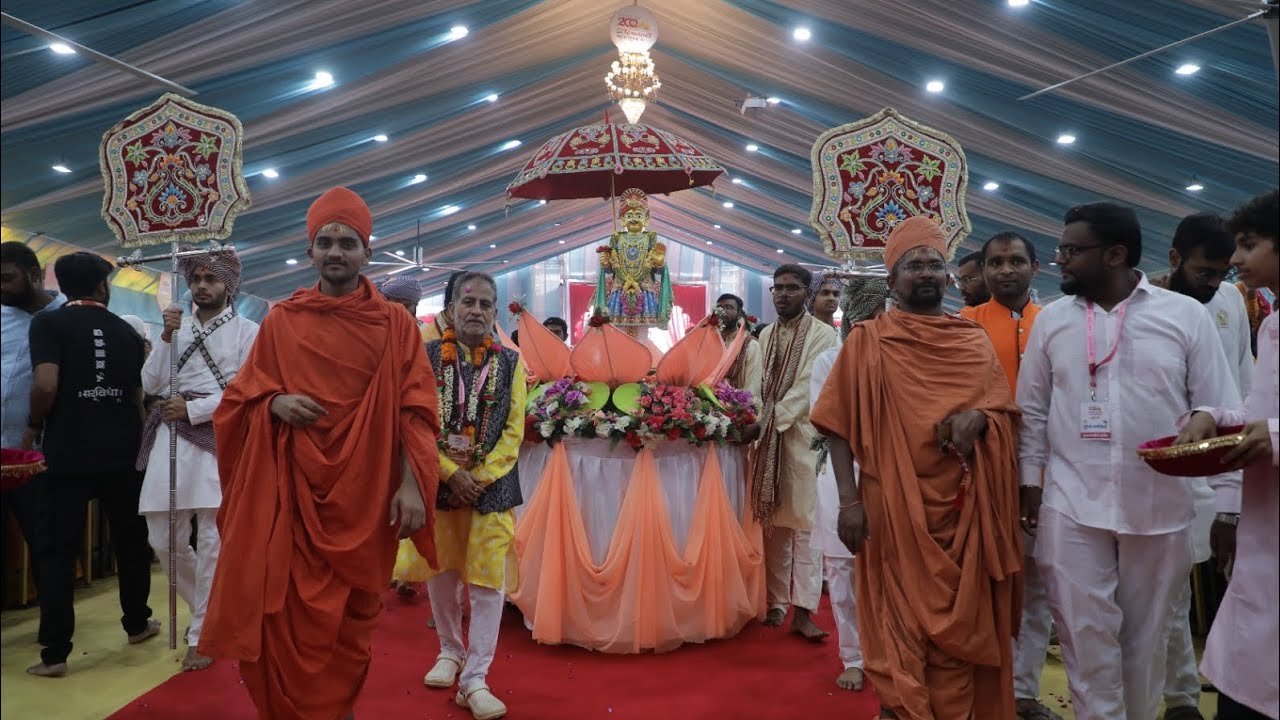 વડતાલનો દ્વિશતાબ્દી મહાઉત્સવનો ઐતિહાસિક પોથી યાત્રા સાથે શુભારંભ