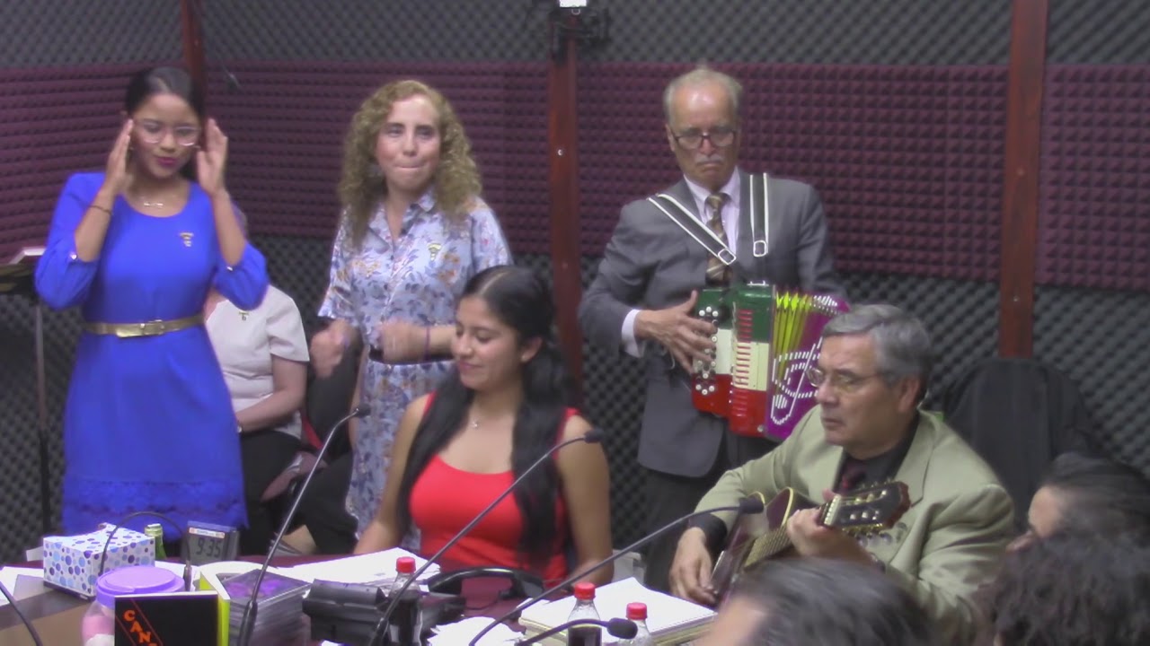 El asombroso talento de Argelia para cantar y nadar; Argelia, Caminito de Contreras