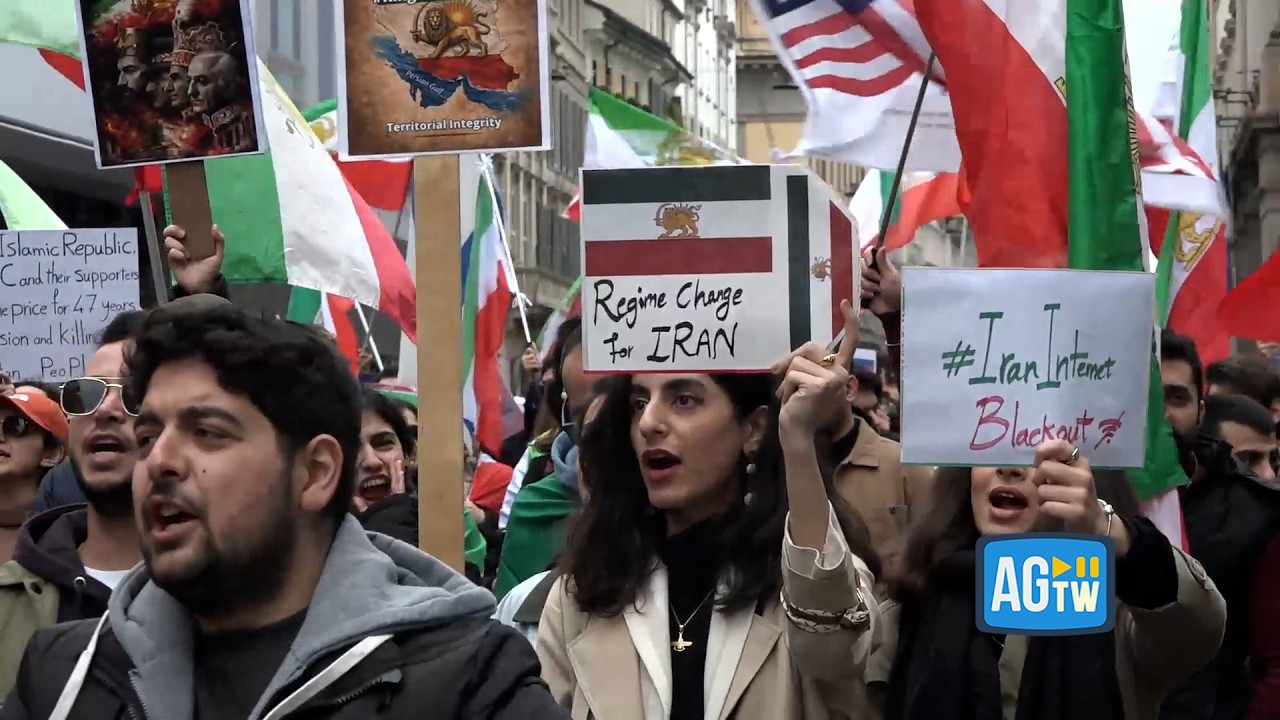Milano, corteo dei sostenitori dello Scià in Iran: «Abbiamo bisogno di un aiuto esterno per libera