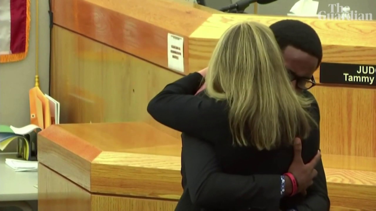 Brandt Jean perdoa  Amber Guyger no tribunal (legendado)