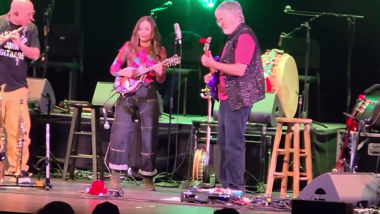 We wish you a merry Christmas medley,  Bela Fleck and the Flecktones, Philadelphia PA  12/12/25
