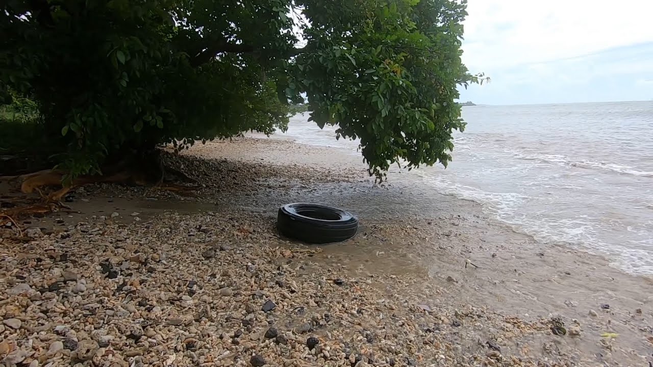 Walking cyclone belal POV Mauritius beach pick seashell ASMR