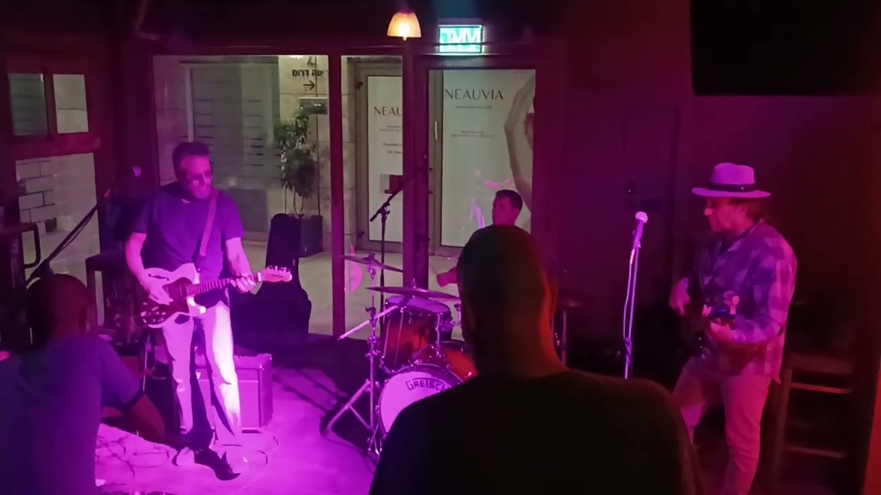 Lazer Lloyd- Completely One - live @Babity Pub
