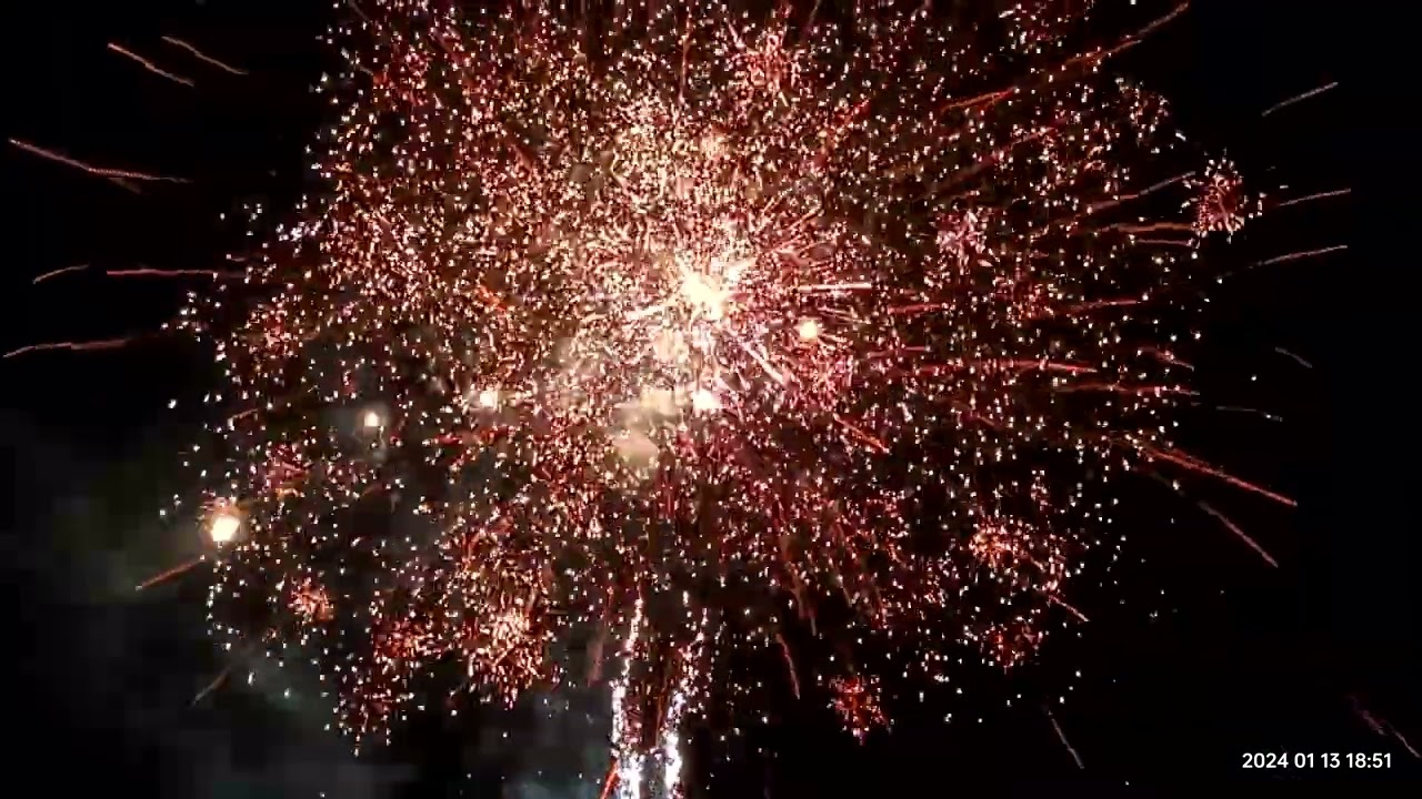 Салют 🎊 у дома🏡